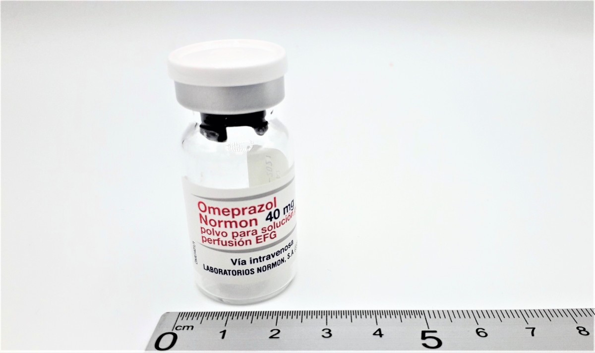 OMEPRAZOL NORMON 40 mg POLVO PARA SOLUCION PARA PERFUSION EFG, 1 vial fotografía de la forma farmacéutica.