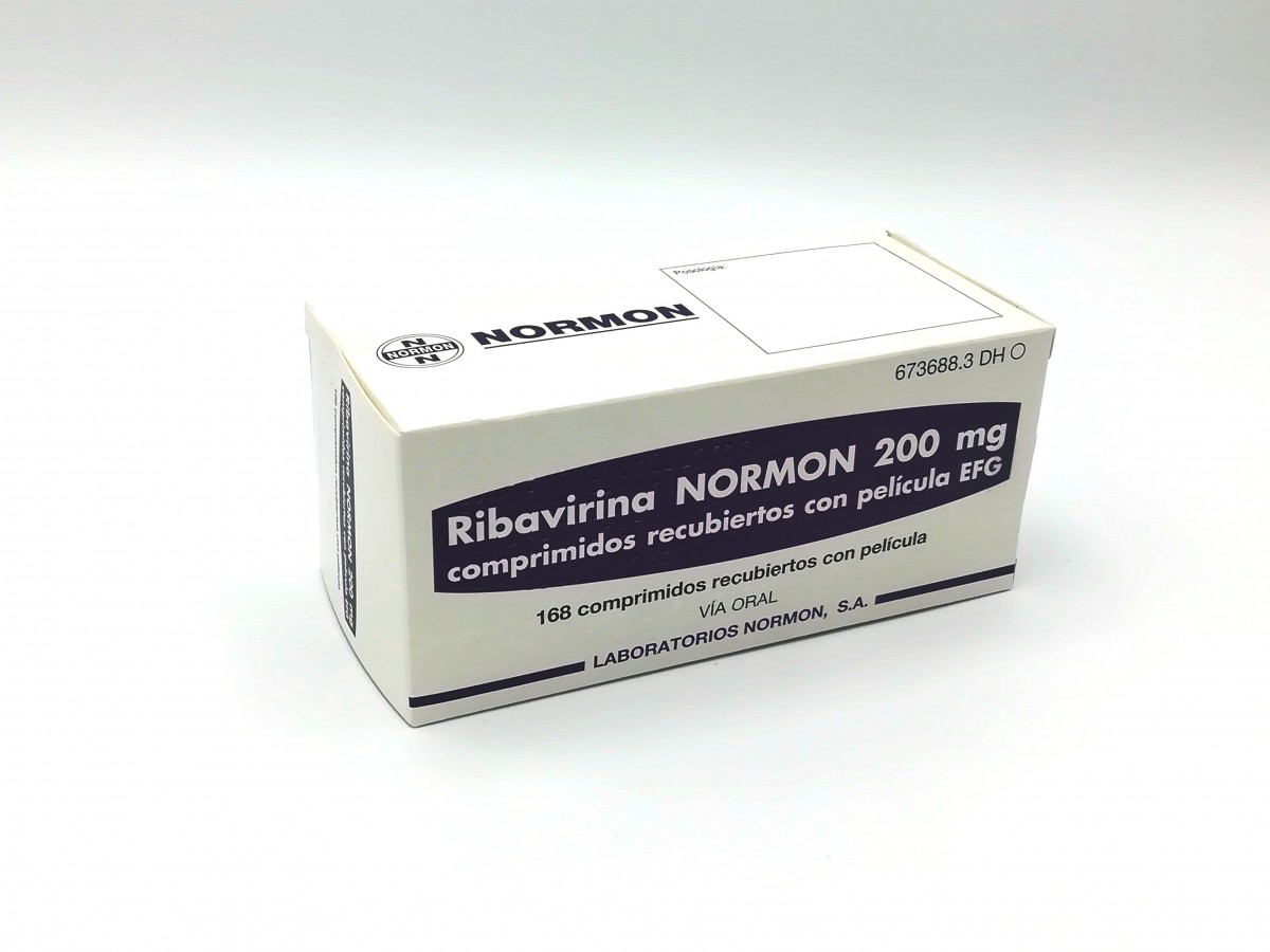 RIBAVIRINA NORMON 200 mg COMPRIMIDOS RECUBIERTOS CON PELICULA EFG, 168 comprimidos fotografía del envase.