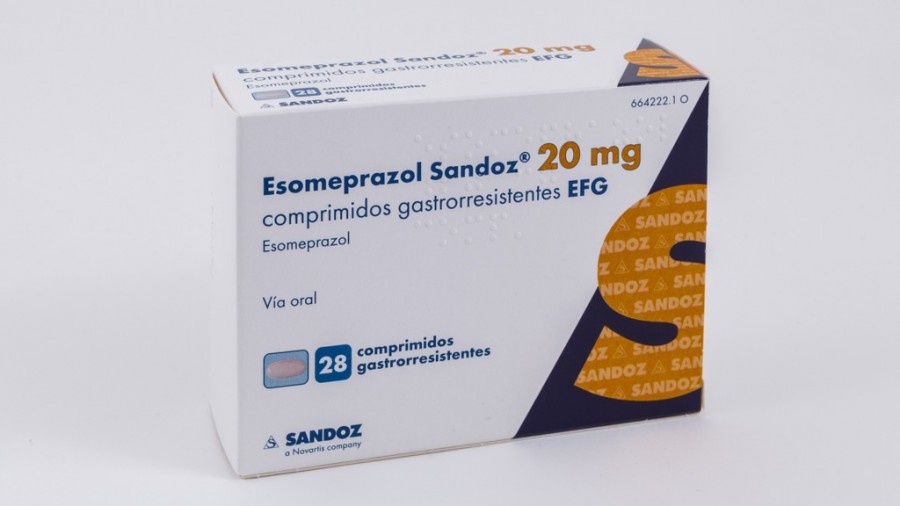 ESOMEPRAZOL SANDOZ 20 mg COMPRIMIDOS GASTRORRESISTENTES EFG , 56 comprimidos fotografía del envase.