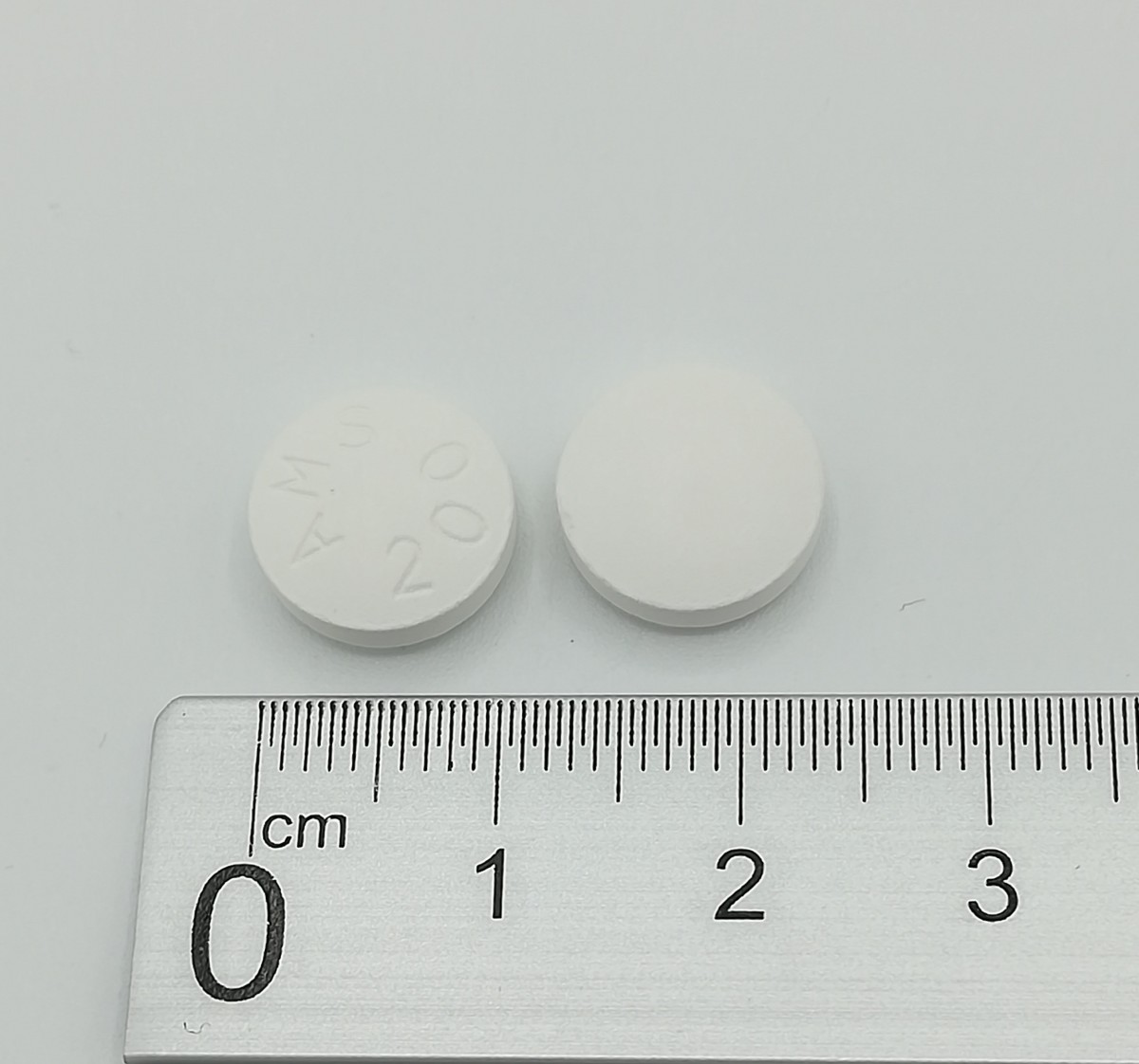 AMISULPRIDA NORMON 200 mg COMPRIMIDOS RECUBIERTOS CON PELICULA EFG, 60 comprimidos fotografía de la forma farmacéutica.