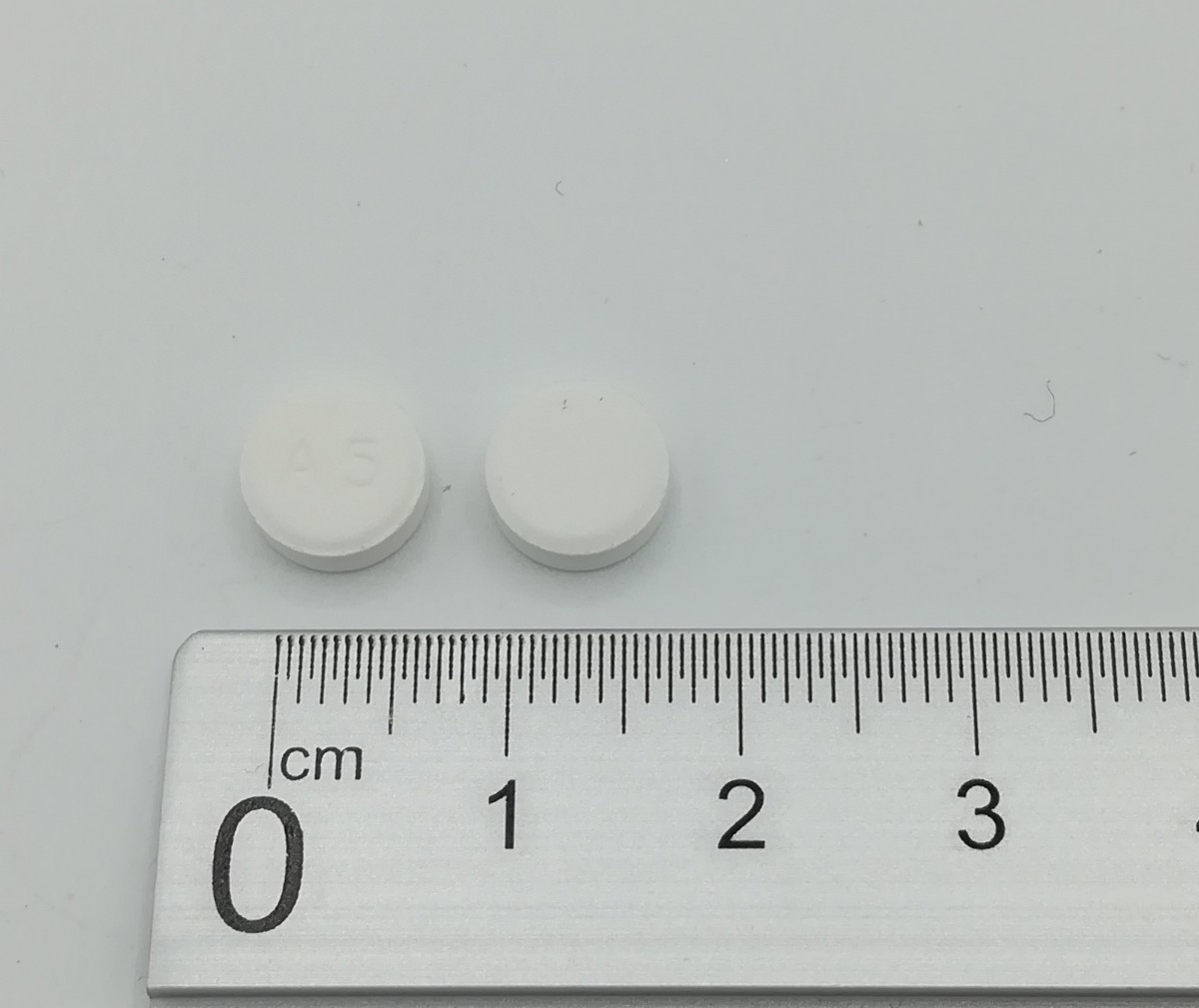 AMLODIPINO NORMON 5 mg COMPRIMIDOS EFG, 28 comprimidos fotografía de la forma farmacéutica.