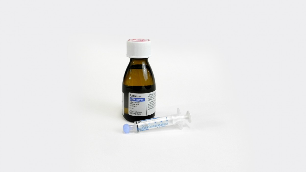 APTIVUS 100 MG/ML SOLUCION ORAL, 1 frasco de 95 ml fotografía de la forma farmacéutica.