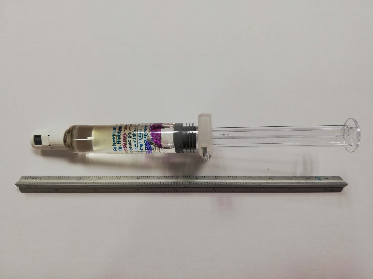 FULVESTRANT DR. REDDYS 250 MG SOLUCION INYECTABLE EN JERINGA PRECARGADA EFG, 1 jeringa precargada de 5 ml + 1 aguja fotografía de la forma farmacéutica.