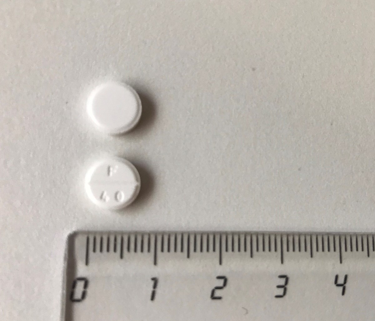 FUROSEMIDA UXA 40 MG COMPRIMIDOS EFG , 30 comprimidos fotografía de la forma farmacéutica.