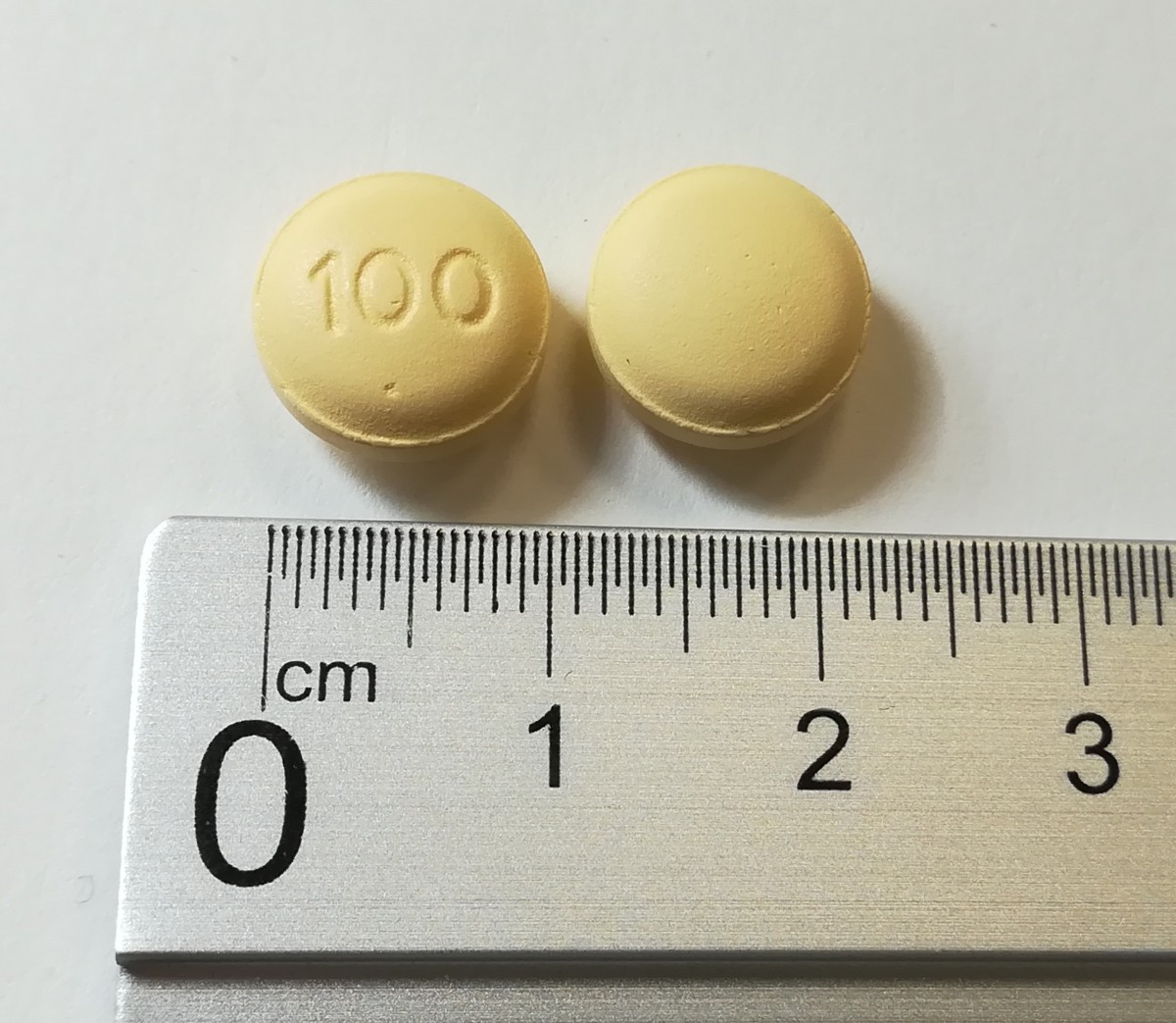 LOSARTAN/HIDROCLOROTIAZIDA NORMON 100/25 mg COMPRIMIDOS RECUBIERTOS CON PELICULA EFG, 28 comprimidos fotografía de la forma farmacéutica.
