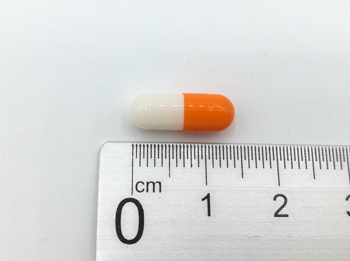 OMEPRAZOL NORMON 10 mg CAPSULAS DURAS GASTRORRESISTENTES , 500 cápsulas fotografía de la forma farmacéutica.