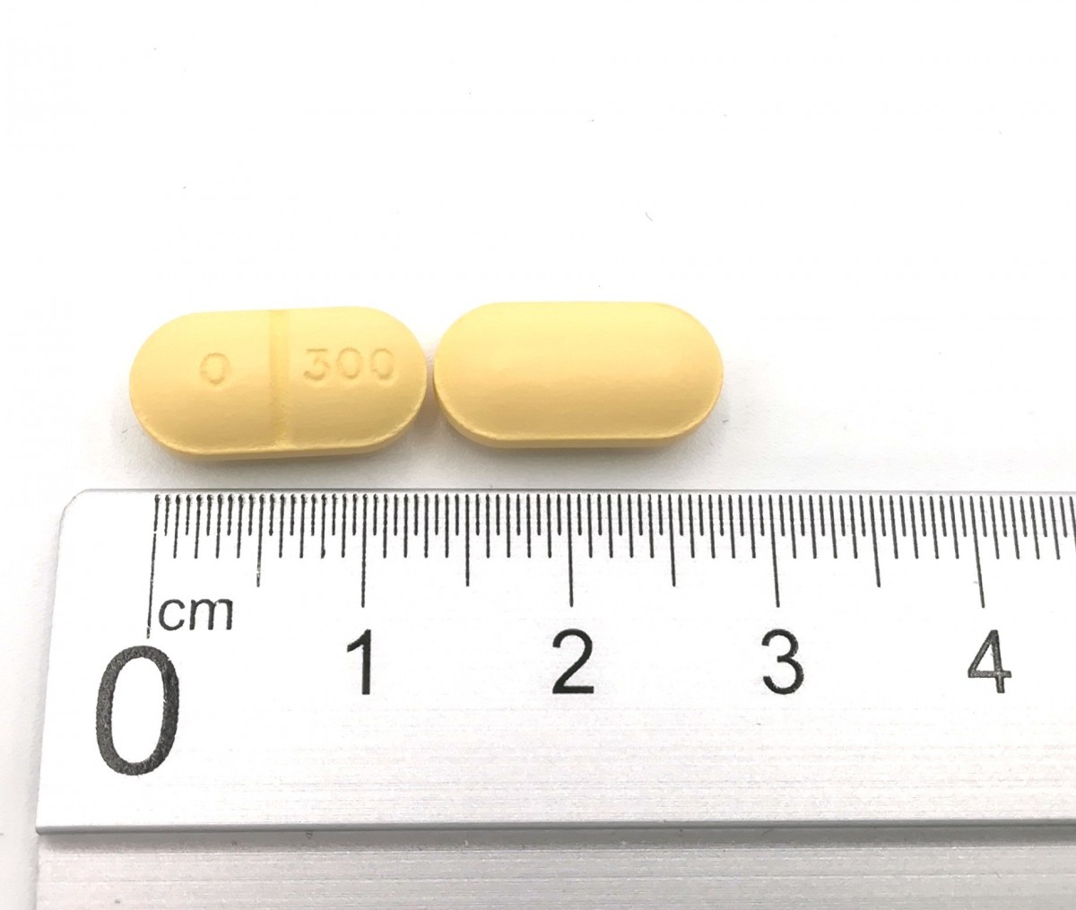 OXCARBAZEPINA NORMON 300 mg COMPRIMIDOS RECUBIERTOS CON PELICULA EFG , 100 comprimidos fotografía de la forma farmacéutica.