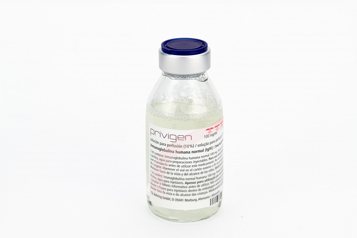 PRIVIGEN 100 mg/ml SOLUCION PARA PERFUSION, 1 vial de 100 ml fotografía de la forma farmacéutica.