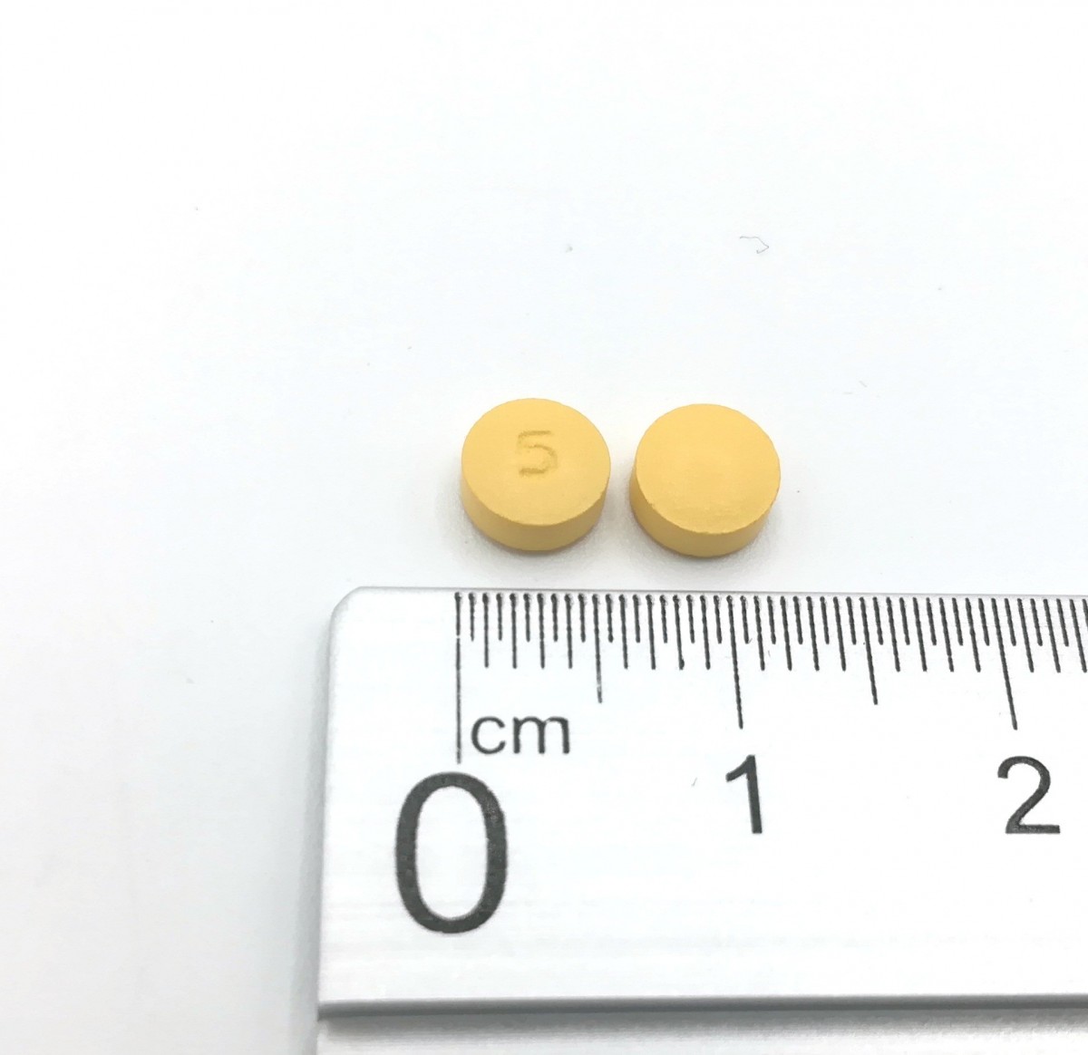 ROSUVASTATINA NORMON 5 MG COMPRIMIDOS RECUBIERTOS CON PELICULA EFG, 28 comprimidos fotografía de la forma farmacéutica.