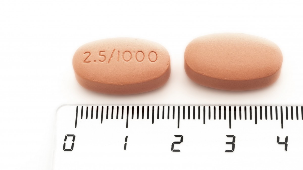 SEGLUROMET 2,5 MG/1.000 MG COMPRIMIDOS RECUBIERTOS CON PELICULA, 56 comprimidos fotografía de la forma farmacéutica.