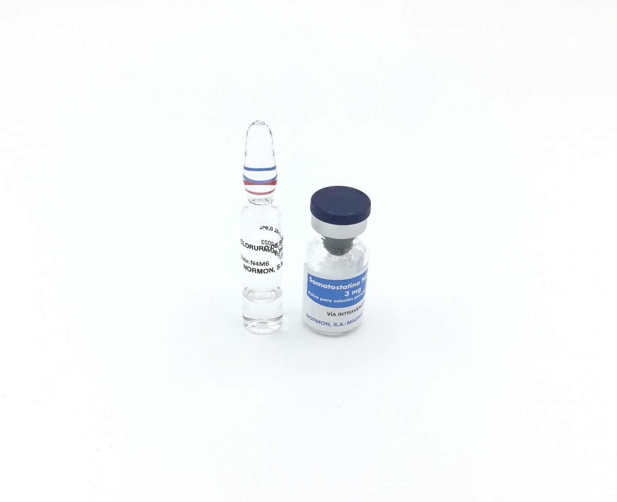SOMATOSTATINA NORMON 3 mg POLVO Y DISOLVENTE PARA SOLUCION PARA PERFUSION EFG, 25 viales + 25 ampollas de disolvente fotografía de la forma farmacéutica.