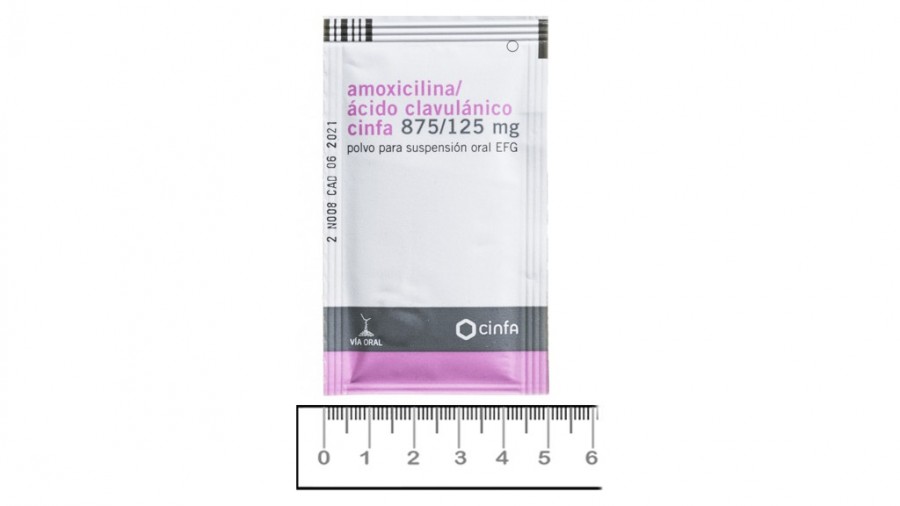 AMOXICILINA/ACIDO CLAVULANICO CINFA 875 mg/125 mg POLVO PARA SUSPENSION ORAL EN SOBRES EFG, 24 sobres fotografía de la forma farmacéutica.