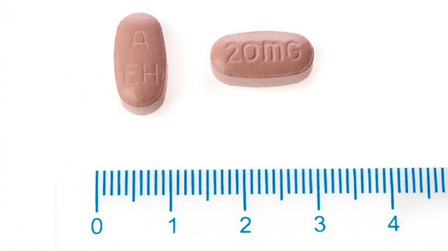 AXIAGO 20 mg COMPRIMIDOS GASTRORRESISTENTES, 28 comprimidos fotografía de la forma farmacéutica.