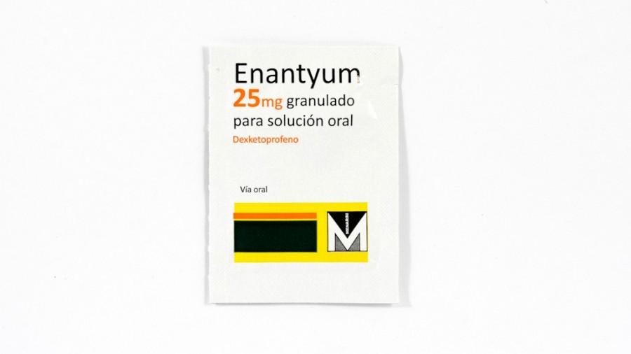 ENANTYUM 25 mg, GRANULADO PARA SOLUCION ORAL , 20 sobres fotografía de la forma farmacéutica.