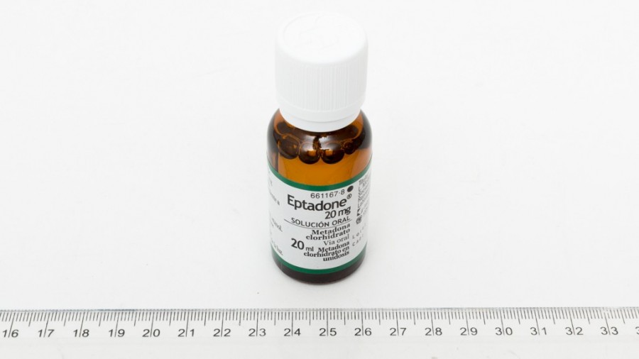 EPTADONE 20 mg SOLUCION ORAL, 1 frasco unidosis de 20 ml fotografía de la forma farmacéutica.