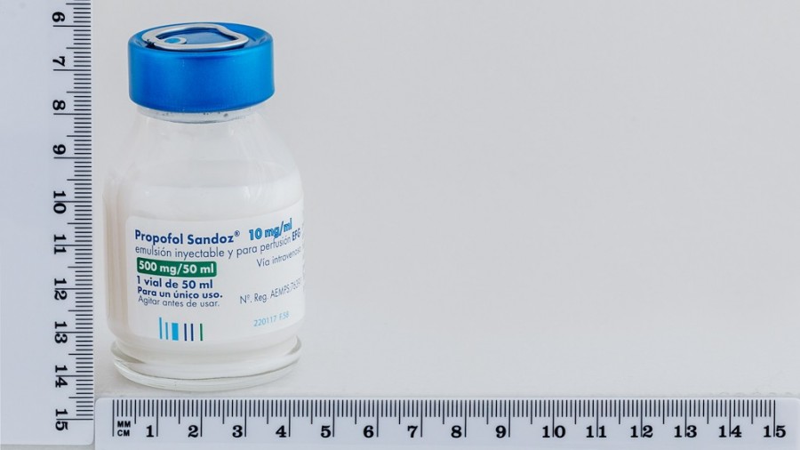 PROPOFOL SANDOZ 10 MG/ML EMULSION INYECTABLE Y PARA PERFUSION EFG , 1 vial de 50 ml fotografía de la forma farmacéutica.