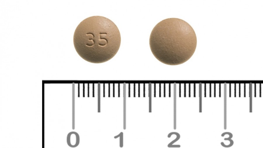 RISEDRONATO SEMANAL CINFA 35 mg COMPRIMIDOS RECUBIERTOS CON PELICULA EFG, 4 comprimidos fotografía de la forma farmacéutica.