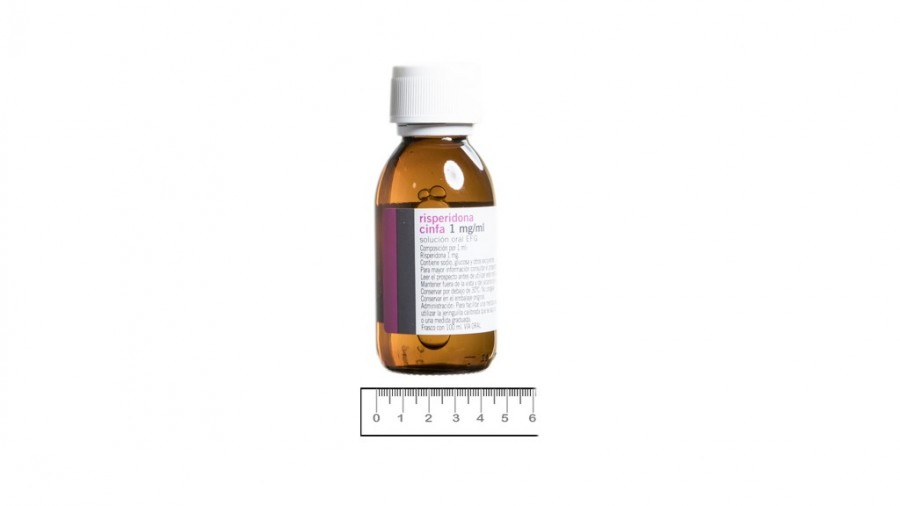 RISPERIDONA CINFA 1 mg/ml SOLUCION ORAL EFG, 1 frasco de 100 ml fotografía de la forma farmacéutica.