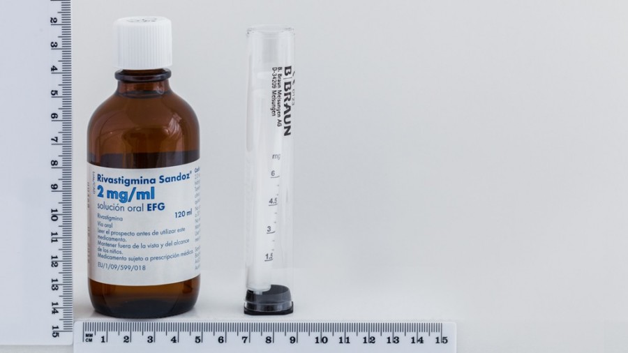 RIVASTIGMINA SANDOZ 2 mg/ml SOLUCION ORAL EFG, 1 frasco de 120 ml fotografía de la forma farmacéutica.