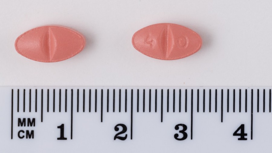 SIMVASTATINA SANDOZ 40 mg COMPRIMIDOS RECUBIERTOS CON PELÍCULA EFG, 28 comprimidos fotografía de la forma farmacéutica.