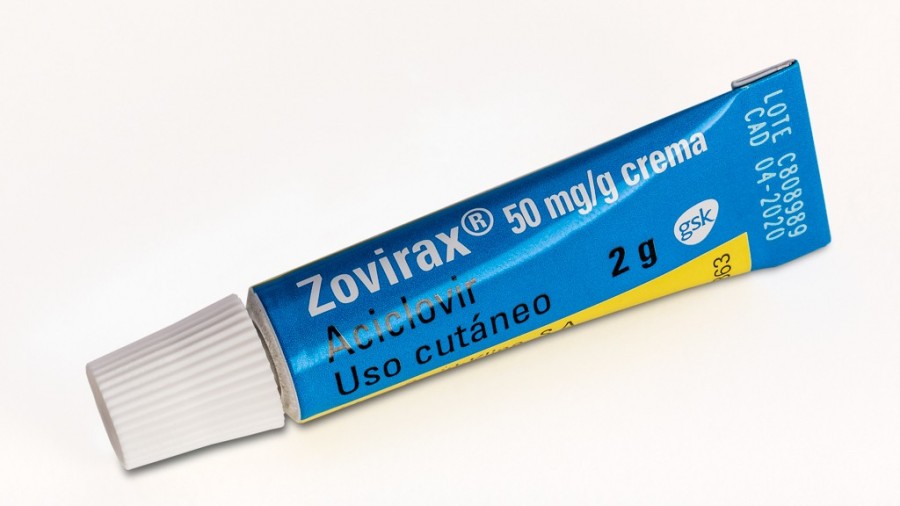 ZOVIRAX 50 mg/g CREMA , 1 tubo de 15 g fotografía de la forma farmacéutica.